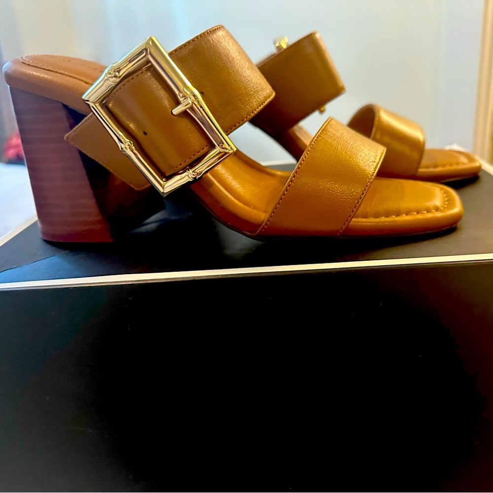 White House Black Market sandals 7.5 NWB